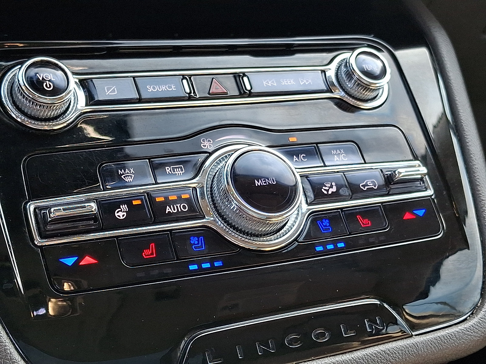 Used 2022 Lincoln Corsair AWD w/ Premium Package image 18