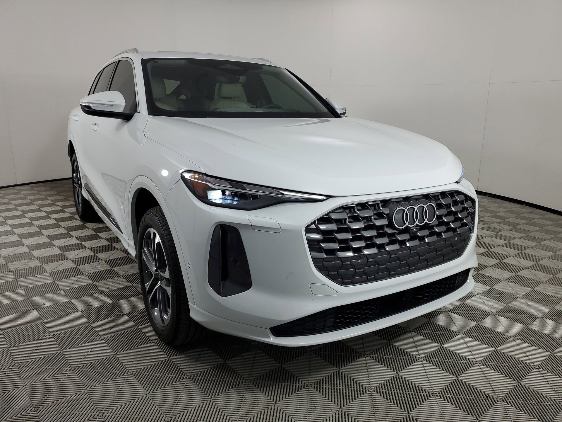 Certified 2025 Audi Q5 2.0T Premium image 2