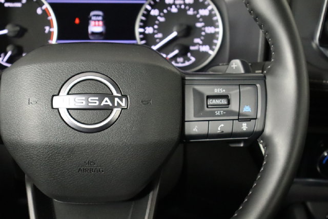 Used 2025 Nissan Rogue SV FWD image 9