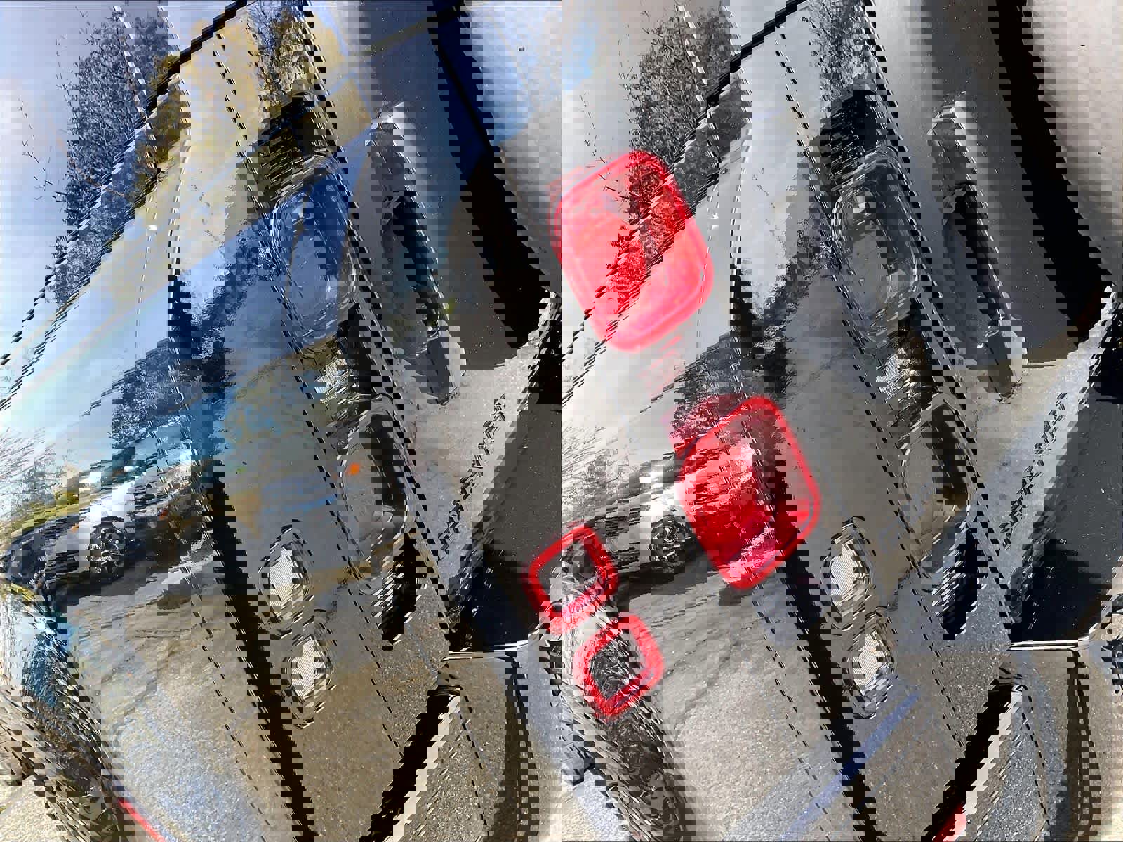 Used 2025 Land Rover Defender 130 X-Dynamic SE image 31