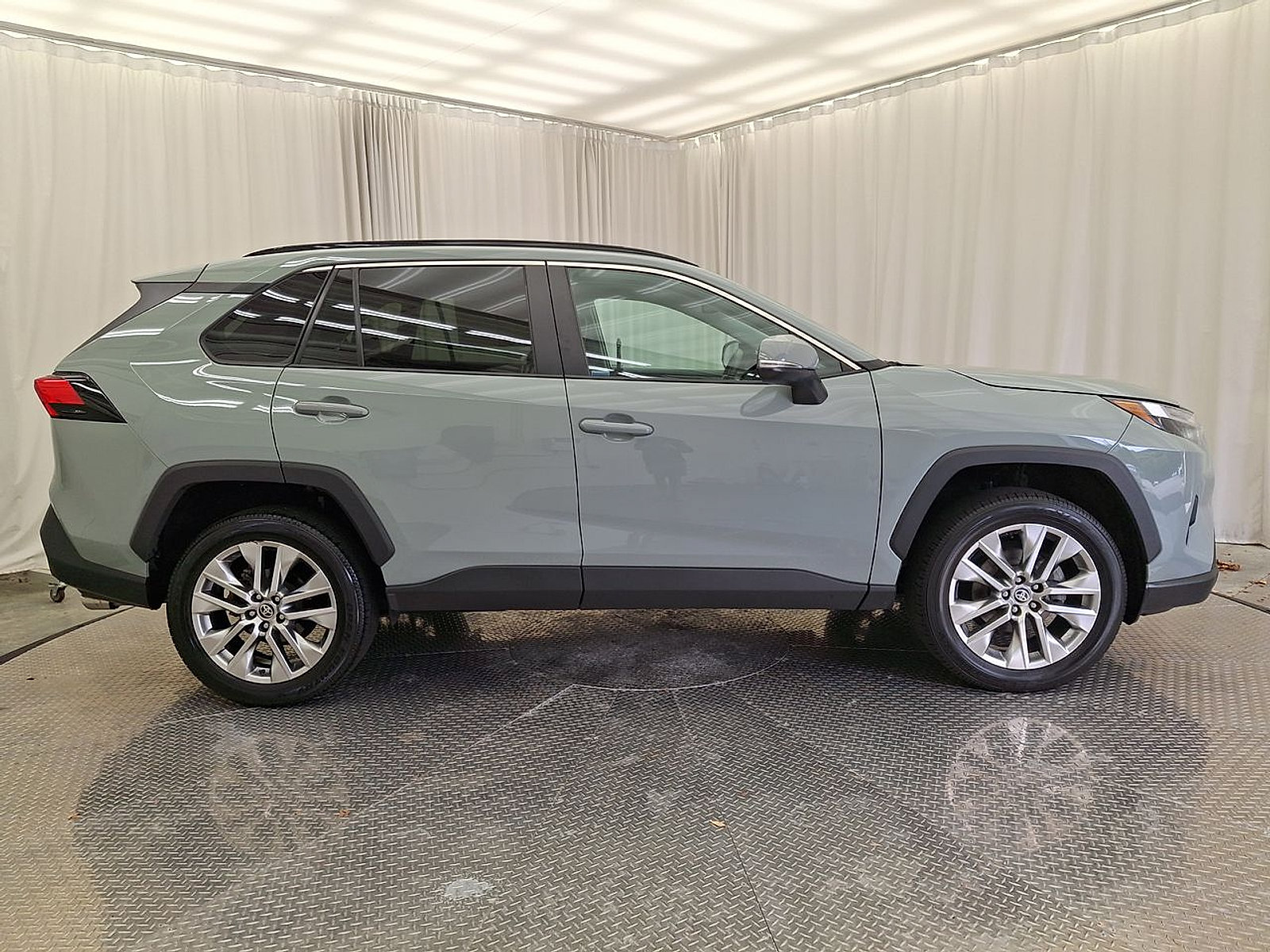 Used 2023 Toyota RAV4 XLE Premium AWD/4WD image 30