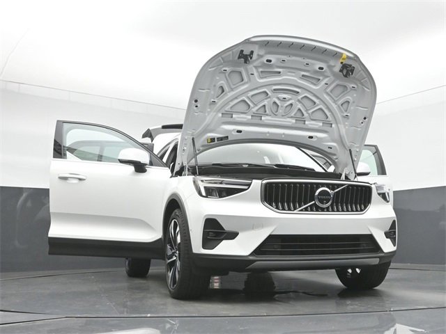 Used 2024 Volvo XC40 B5 Plus w/ Protection Package Premier image 52