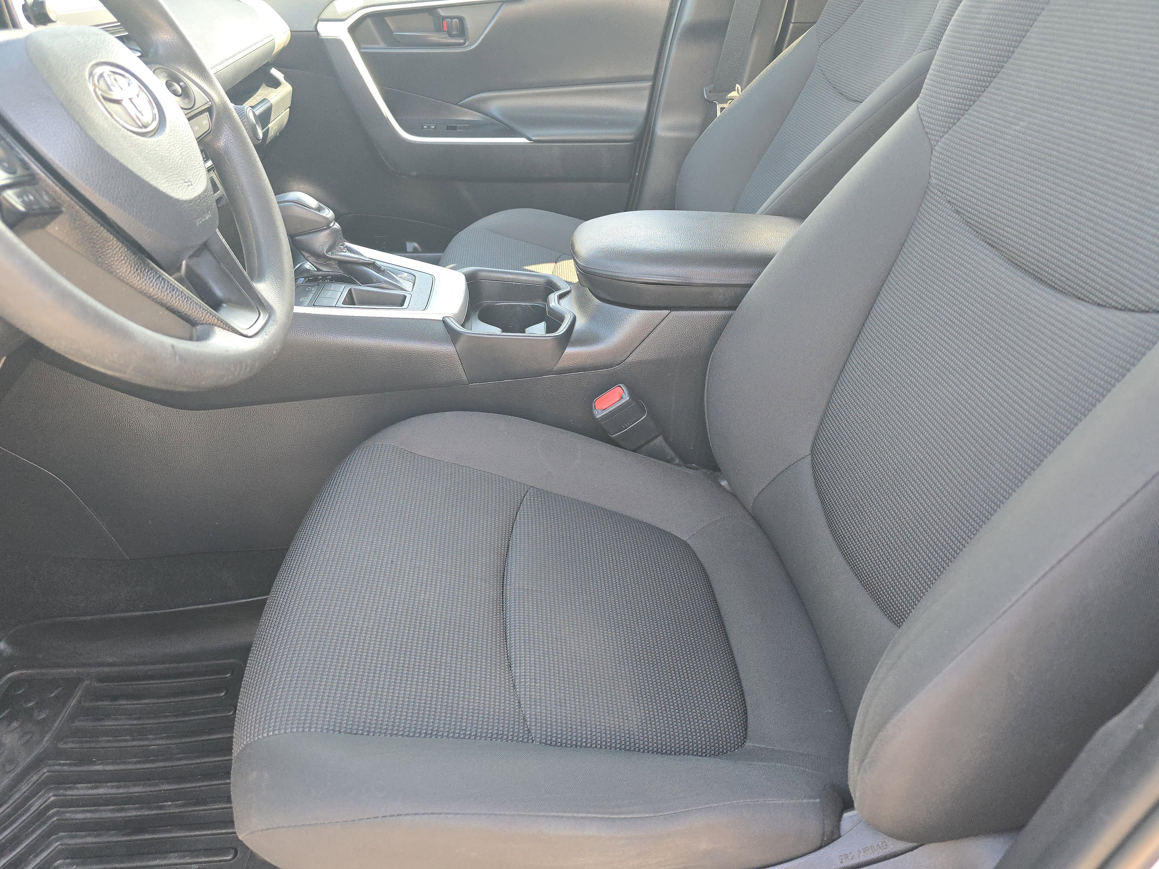 Used 2021 Toyota RAV4 LE image 8