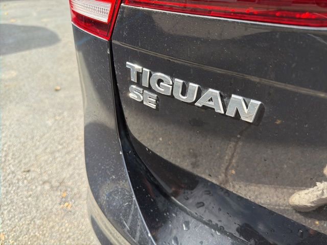 Used 2021 Volkswagen Tiguan SE w/ Panoramic Sunroof Package image 8