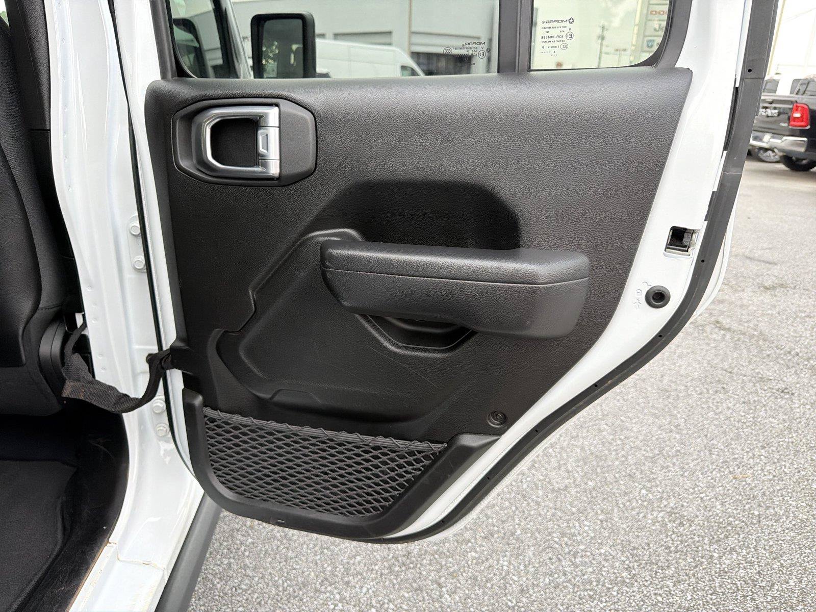 Used 2025 Jeep Wrangler Unlimited Rubicon AWD/4WD image 15