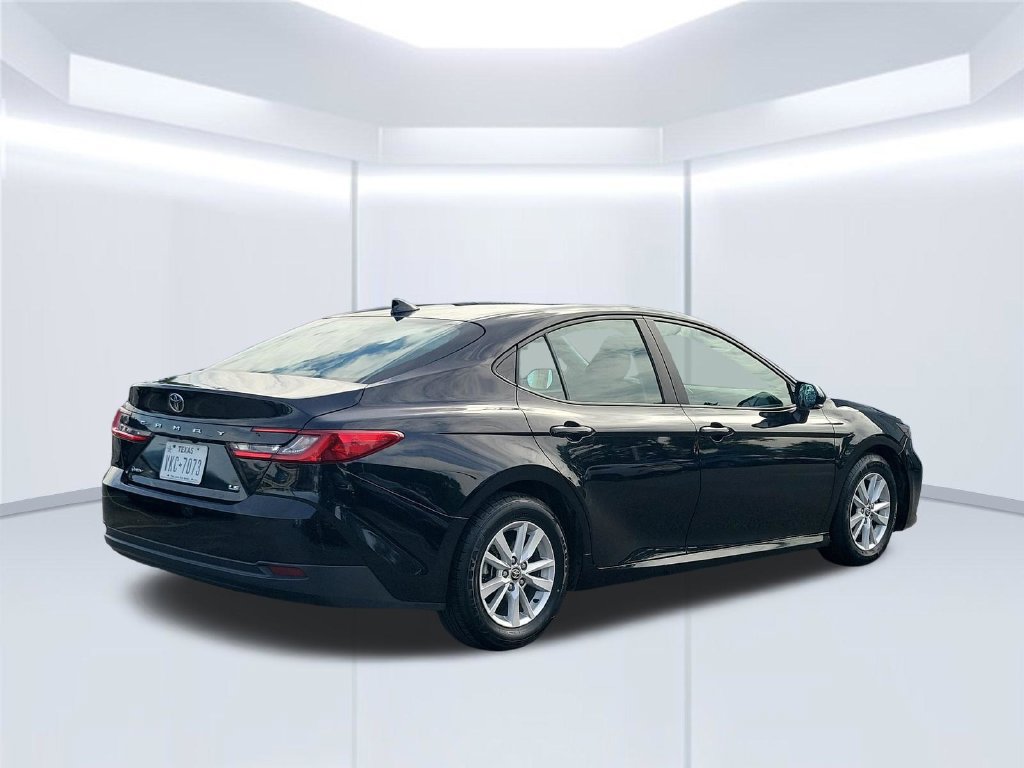 Used 2025 Toyota Camry LE FWD image 5