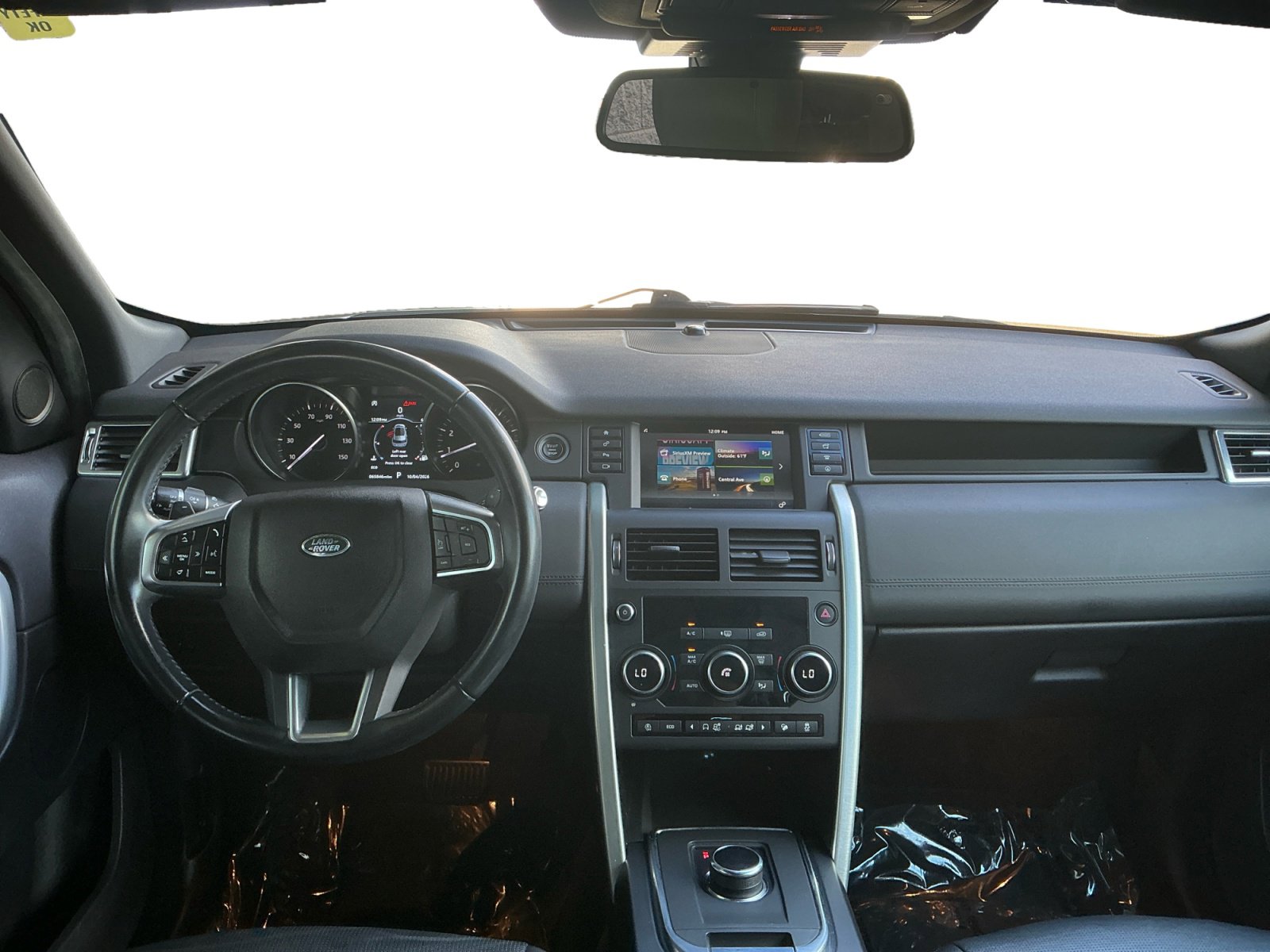 Used 2018 Land Rover Discovery Sport SE image 10