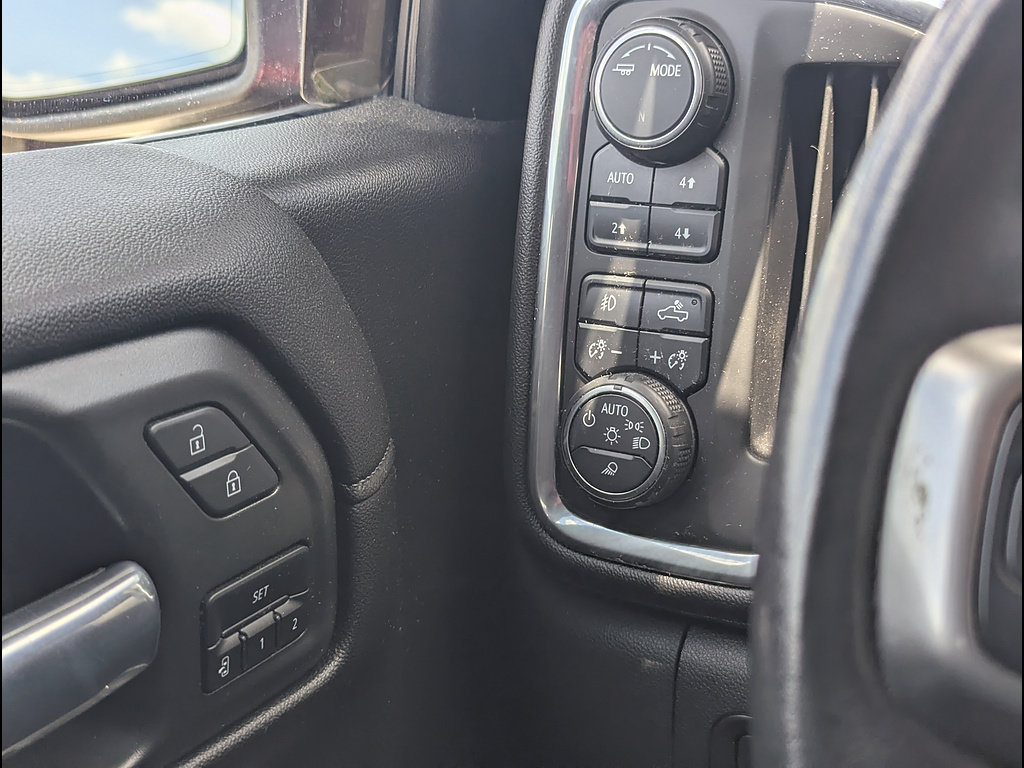 Used 2021 Chevrolet Silverado 1500 LTZ w/ LTZ Premium Package AWD/4WD image 29