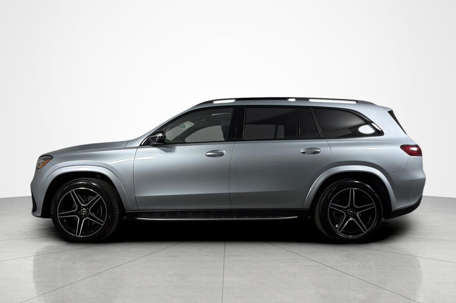 Used 2026 Mercedes-Benz GLS 450 4MATIC image 2