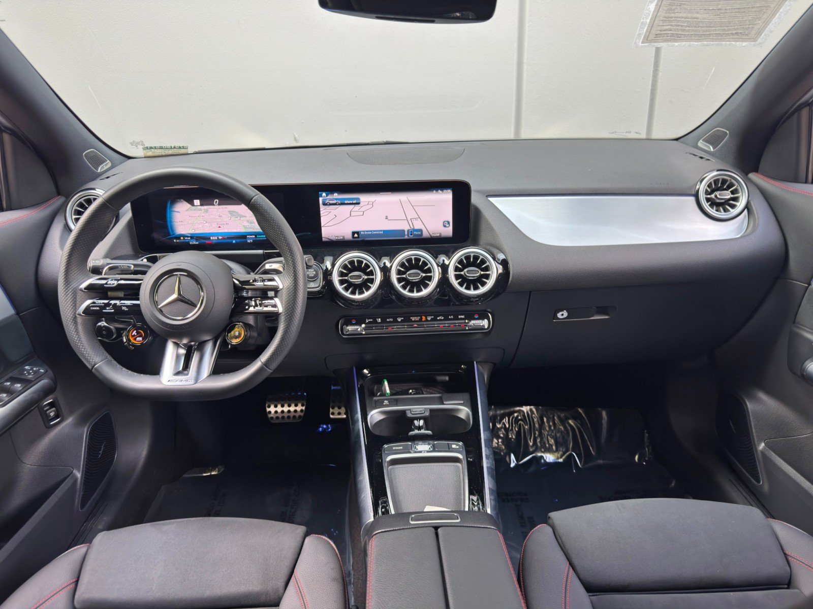 Used 2025 Mercedes-Benz GLA 35 AMG 4MATIC w/ Exclusive Trim Package image 13