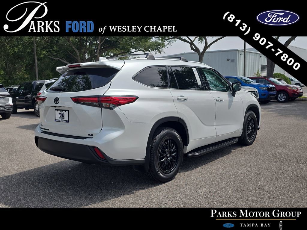 Used 2022 Toyota Highlander XLE FWD image 4
