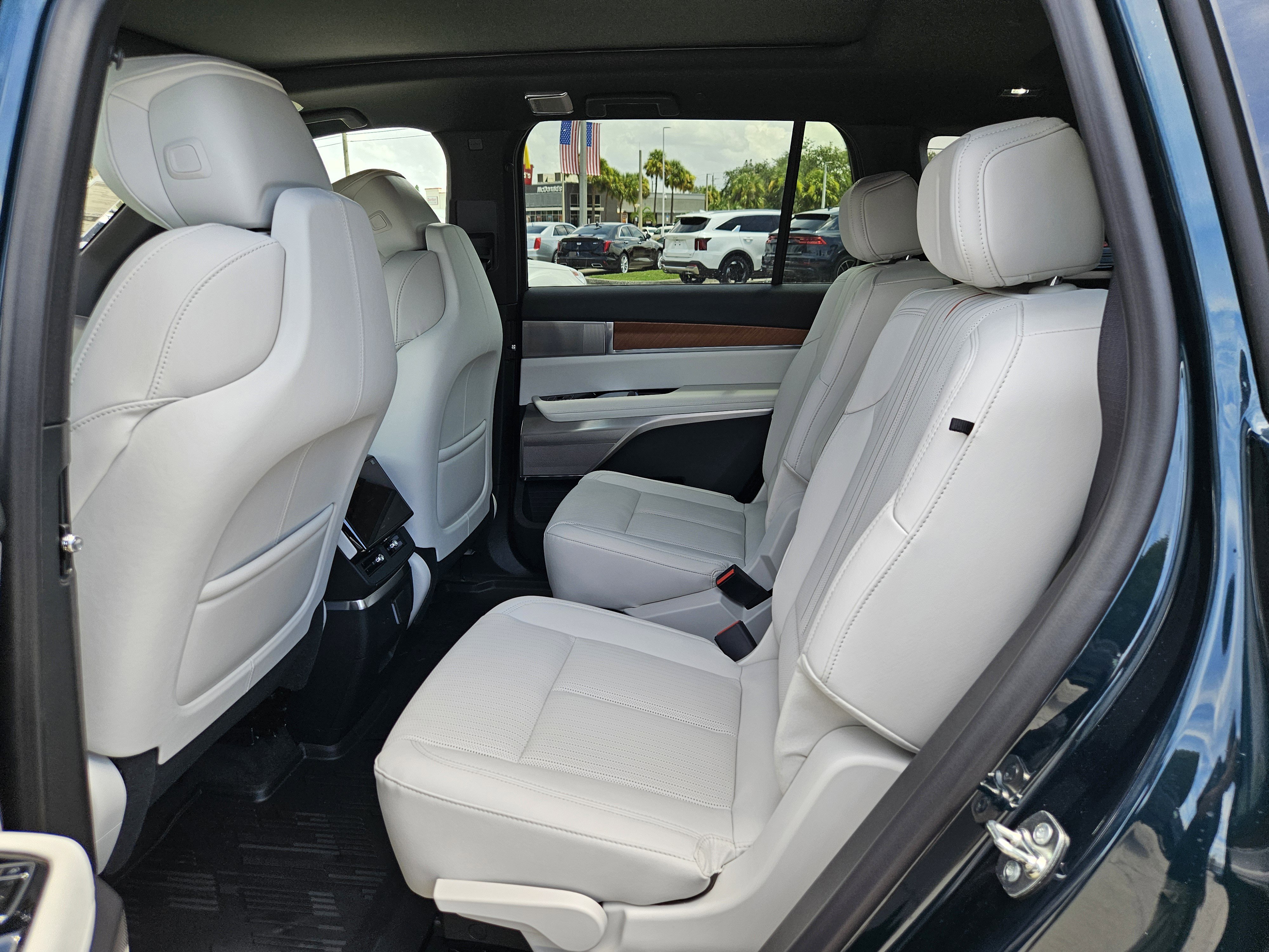 New 2026 Cadillac Vistiq Luxury w/ LPO, Floor Liner Package AWD/4WD image 18