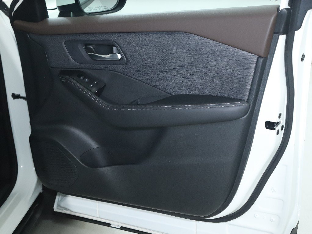 Used 2023 Nissan Rogue SV AWD/4WD image 33