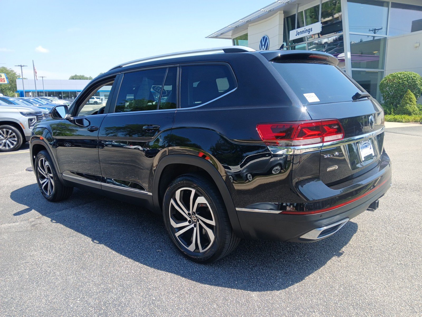 Used 2023 Volkswagen Atlas SEL AWD/4WD image 5