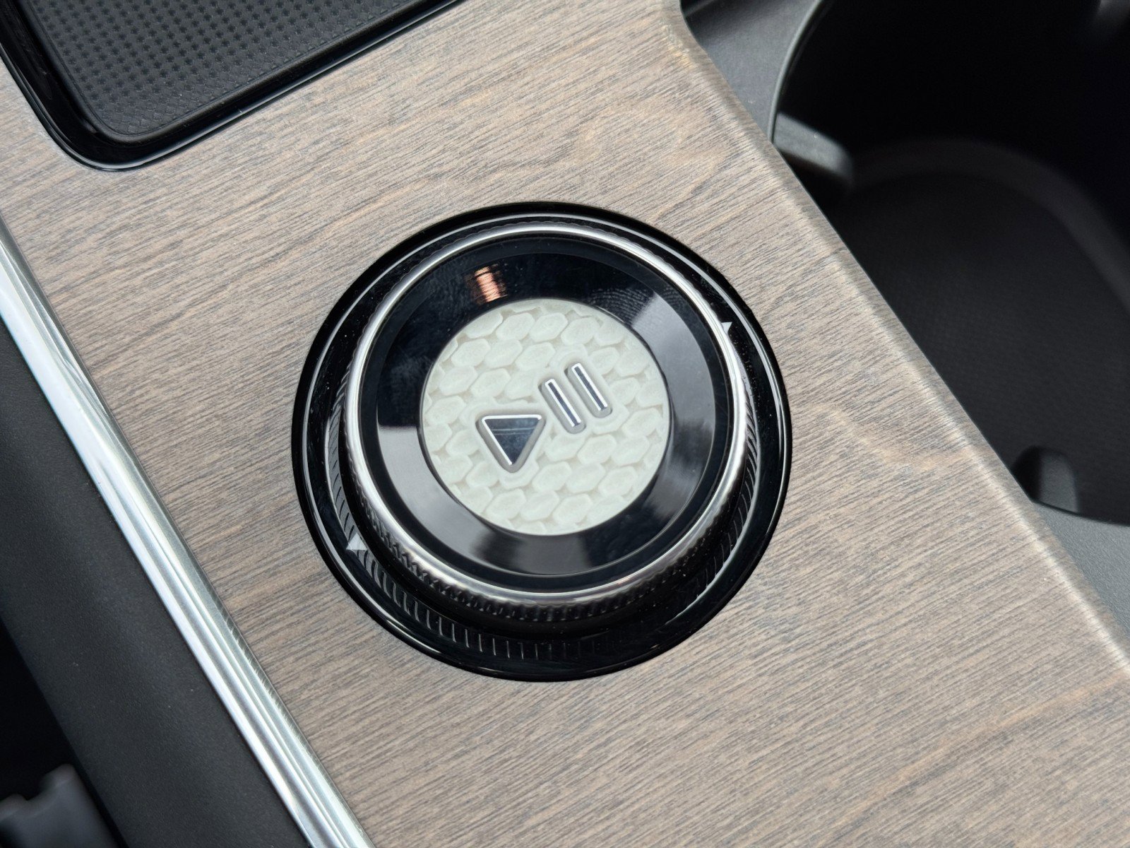 Used 2025 Volvo EX90 Ultra image 36