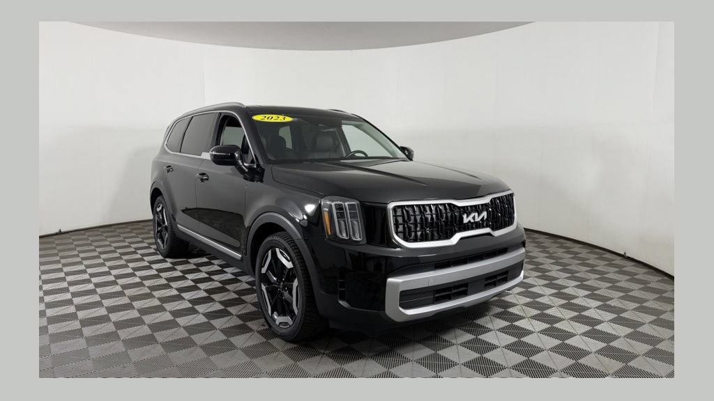 Used 2023 Kia Telluride EX w/ EX Captain's Chair Package