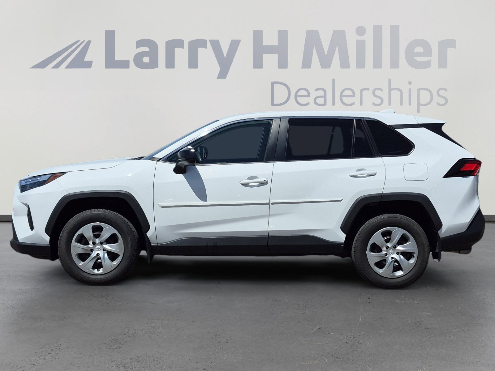 Certified 2023 Toyota RAV4 LE AWD/4WD image 2