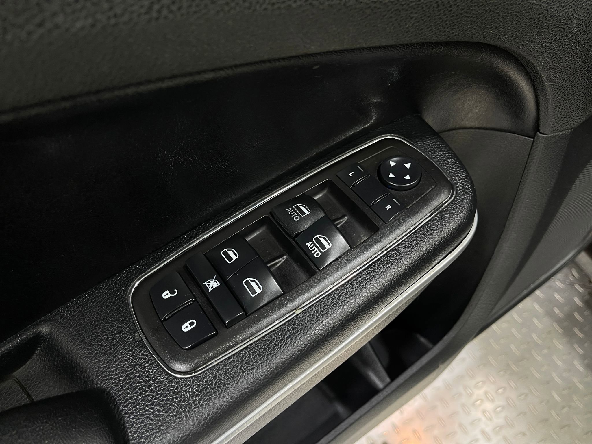 Used 2012 Chrysler 300 Limited image 15