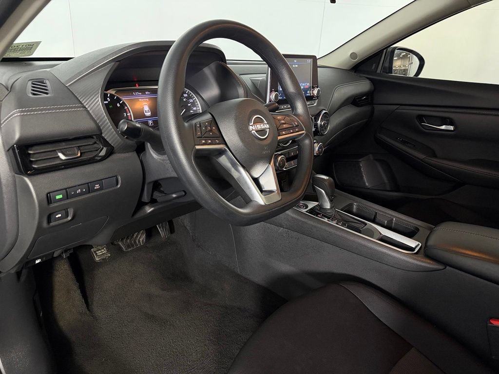 Used 2025 Nissan Sentra SV FWD image 14