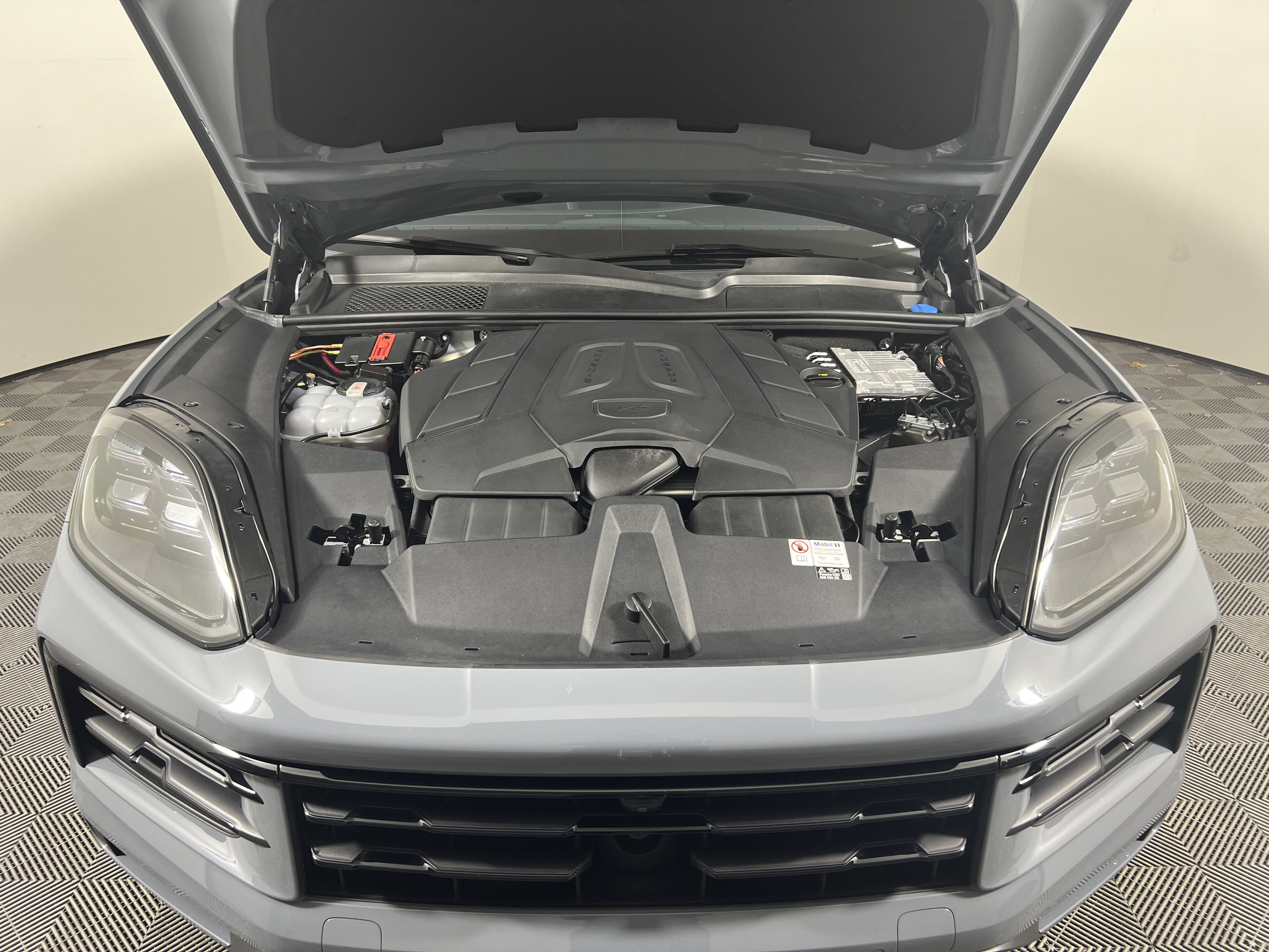 Certified 2024 Porsche Cayenne AWD/4WD image 22