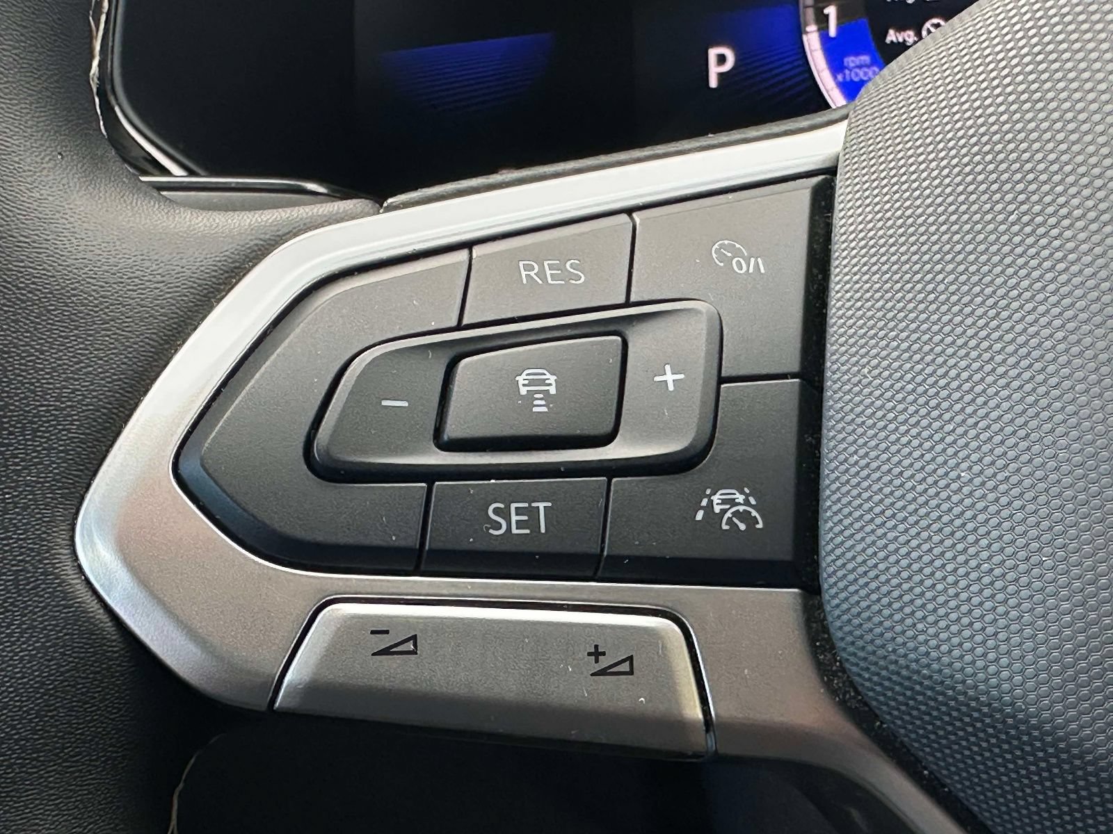 Certified 2024 Volkswagen Taos SE FWD image 23