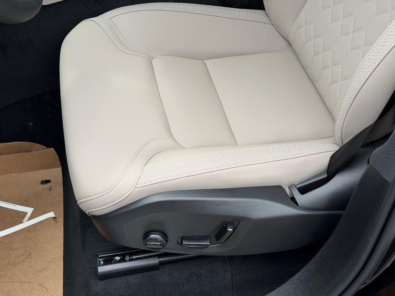 New 2026 Volvo XC90 T8 Plus w/ Protection Package AWD/4WD image 14