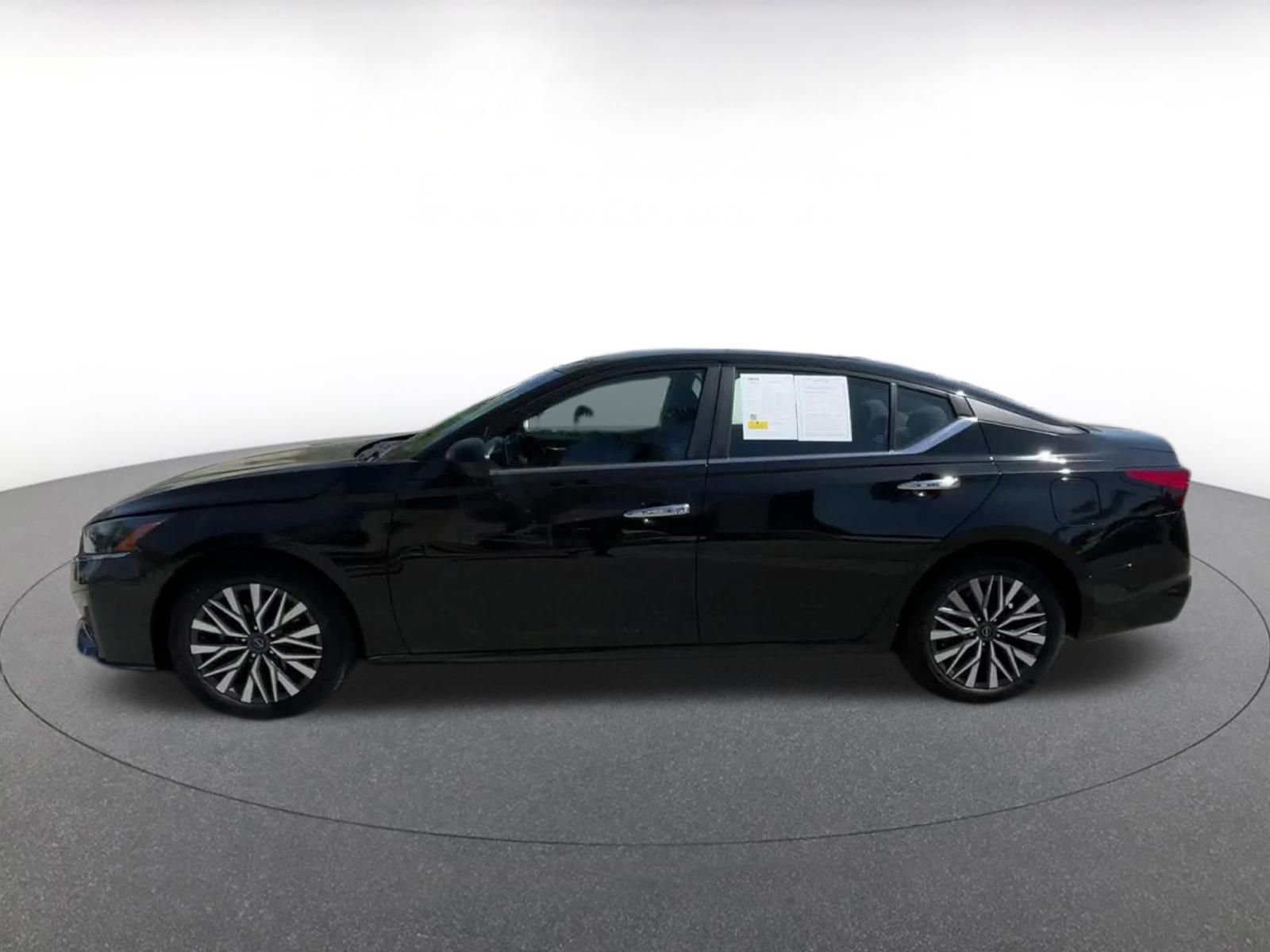 Used 2025 Nissan Altima 2.5 SV FWD image 9