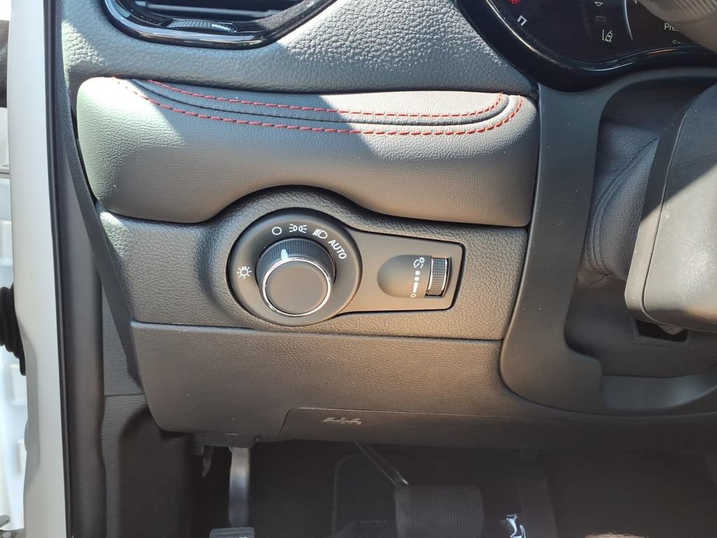 Used 2025 Dodge Durango GT AWD/4WD image 13