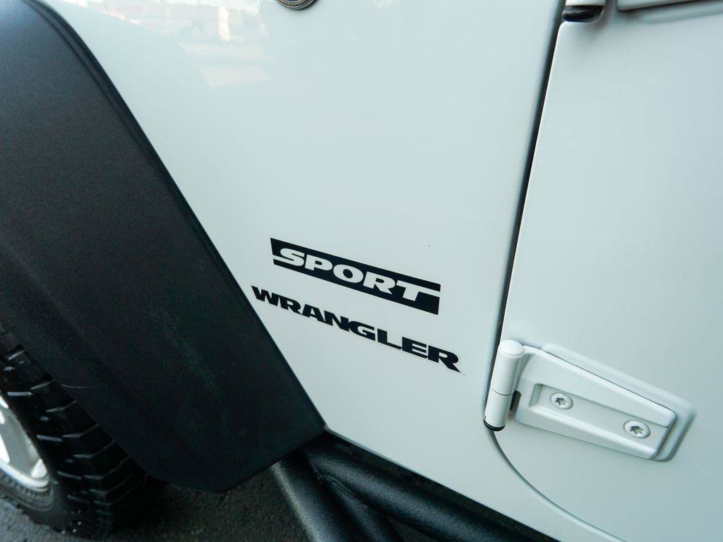 Used 2017 Jeep Wrangler Sport w/ Connectivity Group AWD/4WD image 9