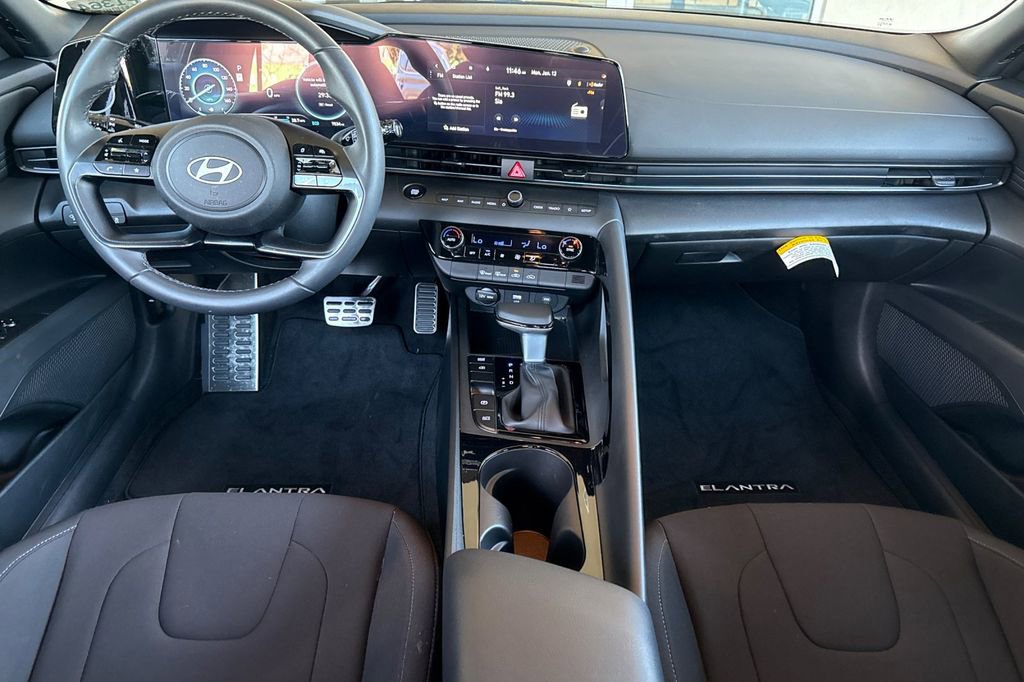 Used 2025 Hyundai Elantra SEL image 10