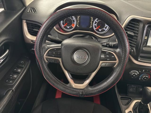 Used 2015 Jeep Cherokee Sport image 15