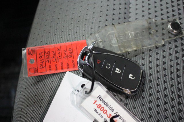 Used 2025 Chevrolet Trax LT w/ LT Convenience Package FWD image 32