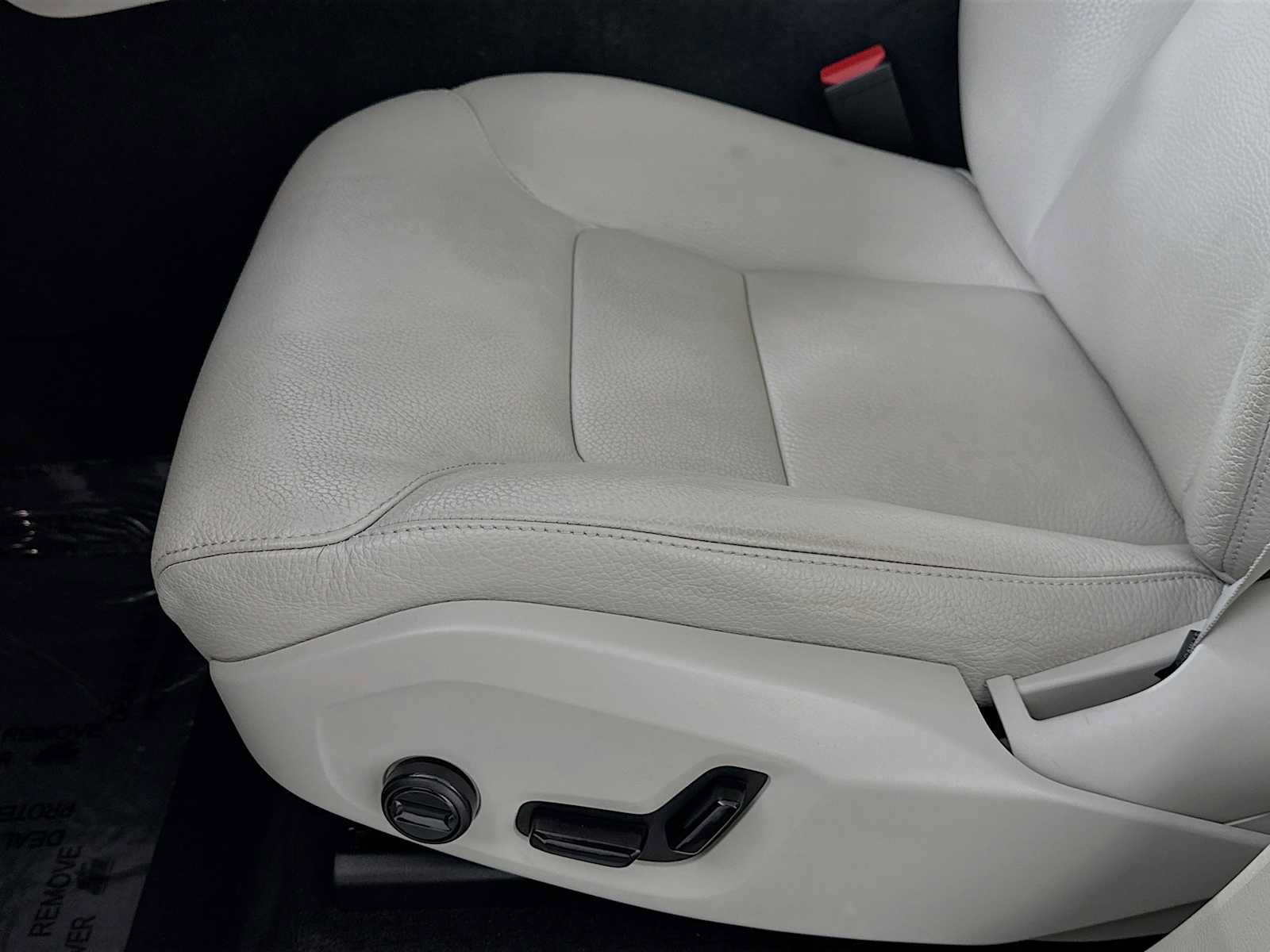 Used 2023 Volvo XC60 B5 Plus w/ Protection Package Premier FWD image 18