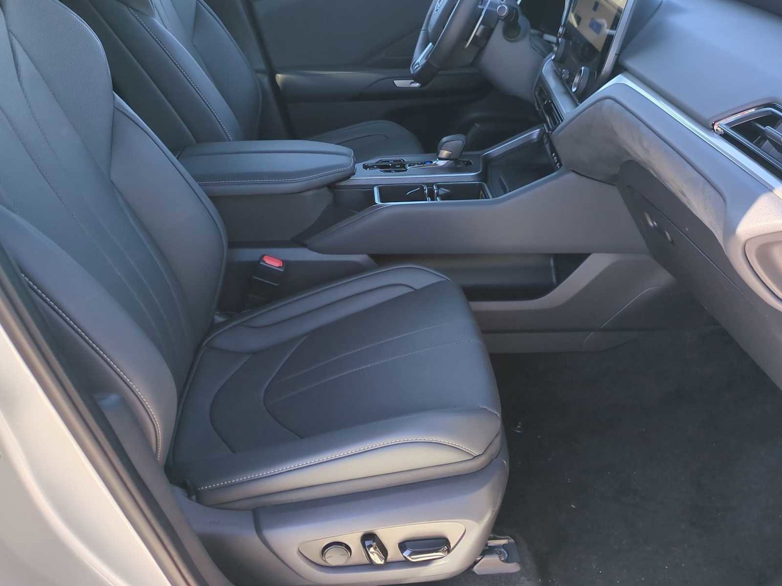 Used 2025 Lexus TX 500h AWD w/ Technology Package image 31