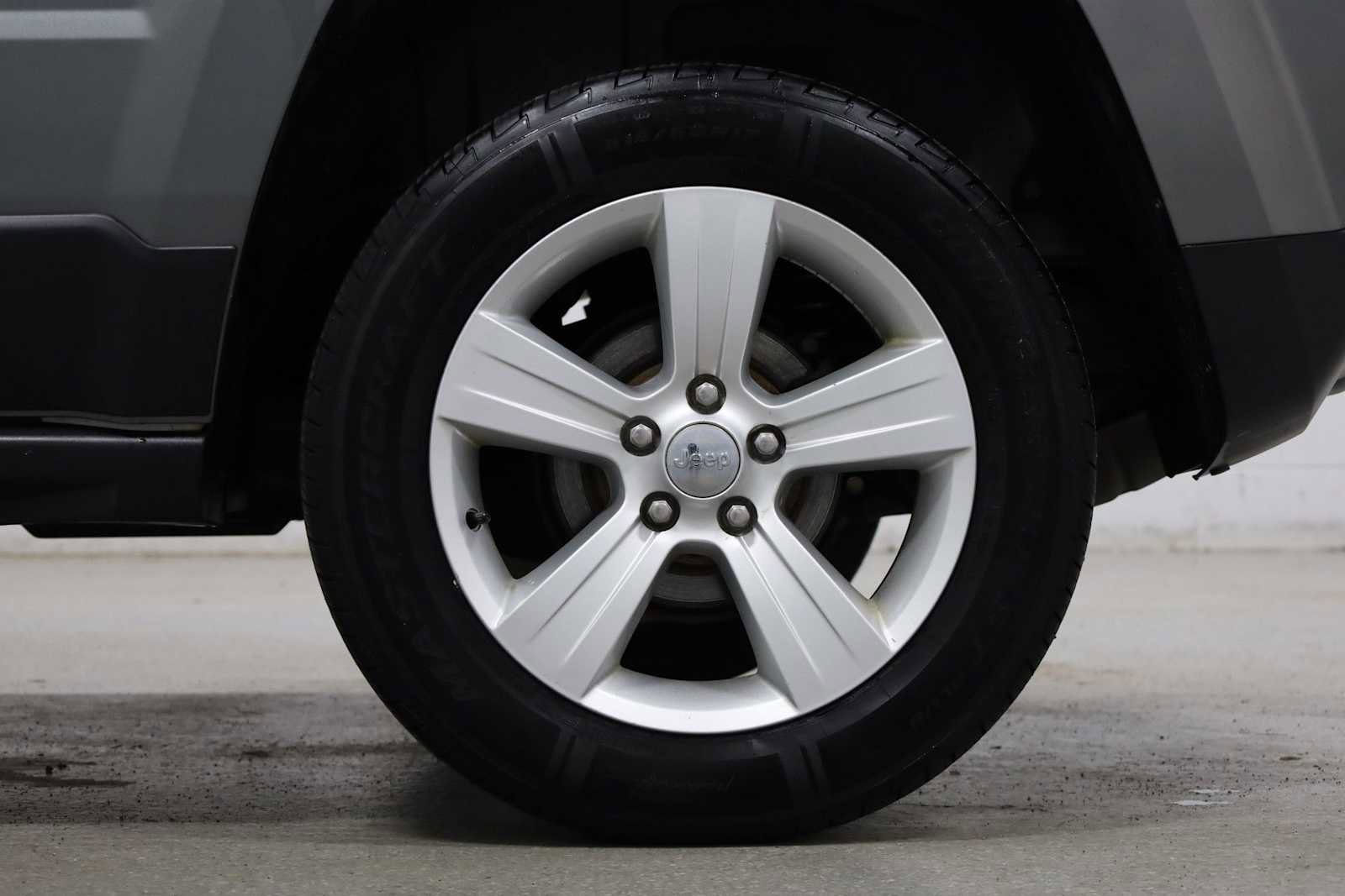 Used 2014 Jeep Patriot Latitude w/ Sun/Sound Group image 34