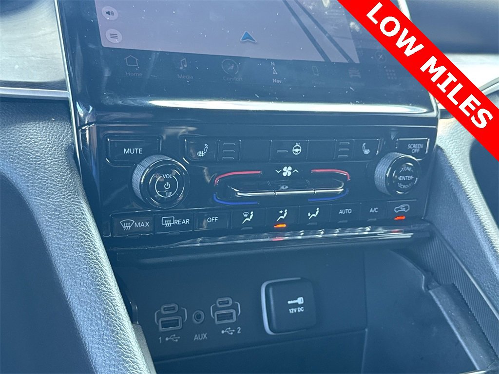 Used 2024 Jeep Grand Cherokee Limited w/ Black Appearance Package image 25