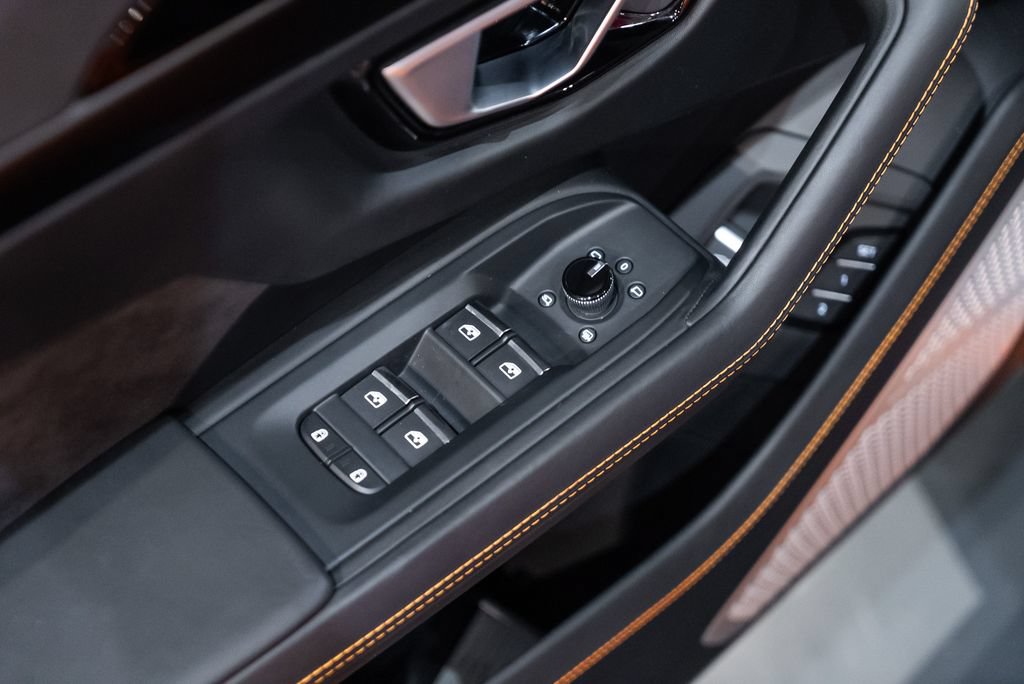 Used 2024 Lamborghini Urus S AWD/4WD image 26