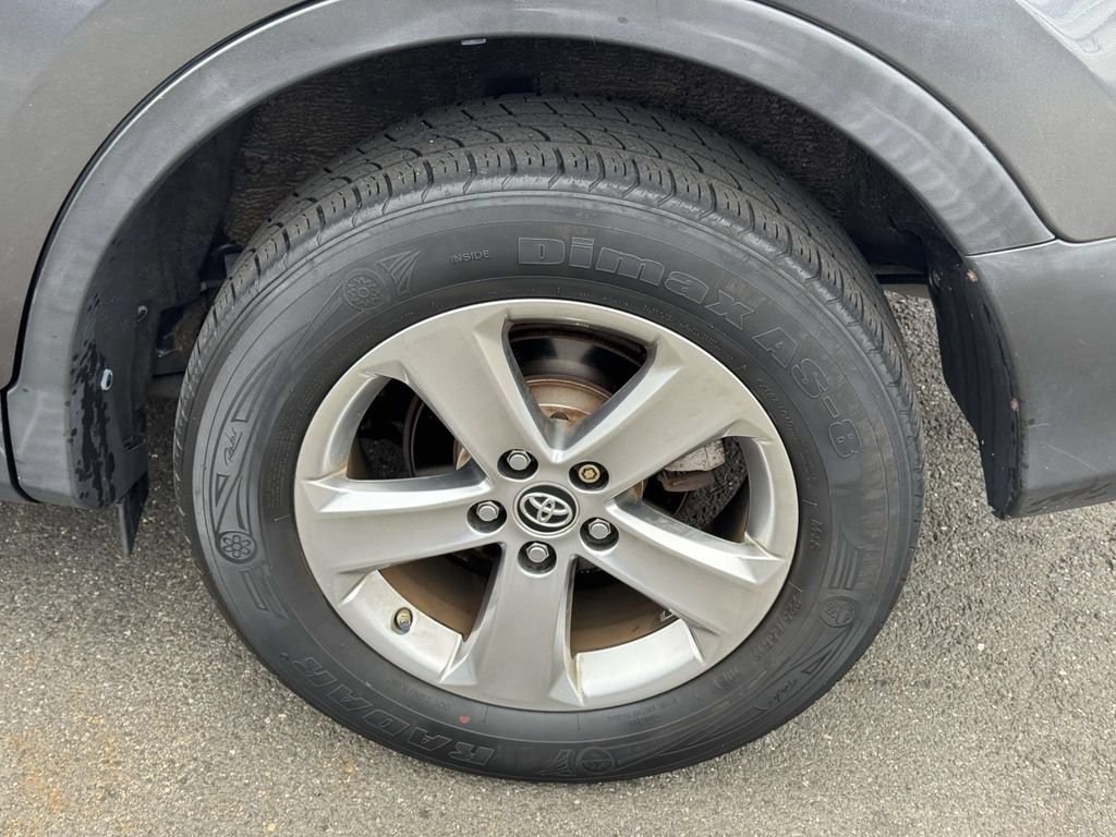 Used 2015 Toyota RAV4 XLE AWD/4WD image 10