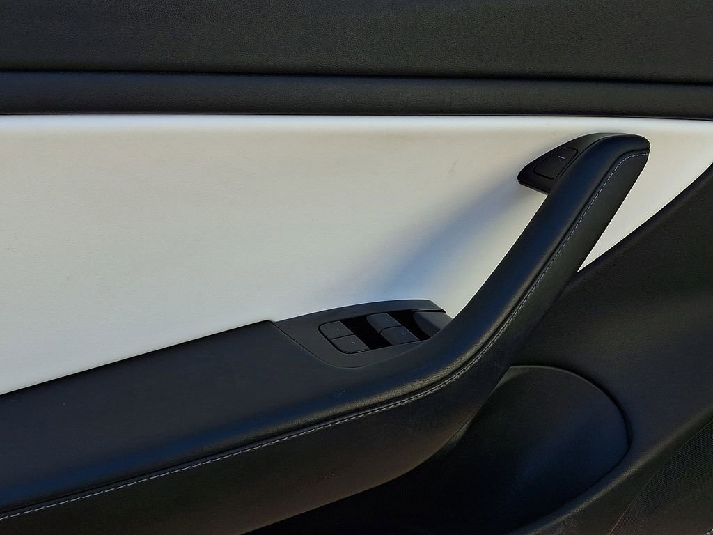 Used 2018 Tesla Model 3 Mid Range image 13