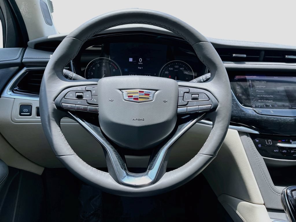 Used 2025 Cadillac XT6 Premium Luxury w/ Technology Package FWD image 11