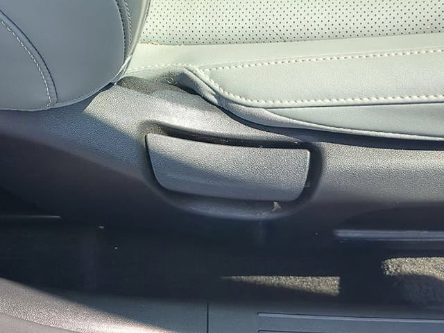 Used 2024 Hyundai Elantra Limited FWD image 43