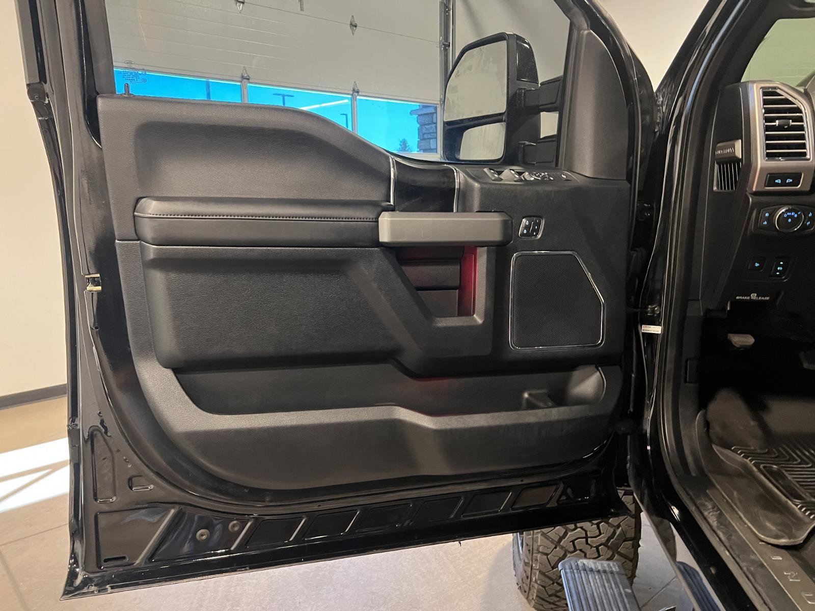 Used 2018 Ford F250 Platinum w/ Platinum Ultimate Package image 29