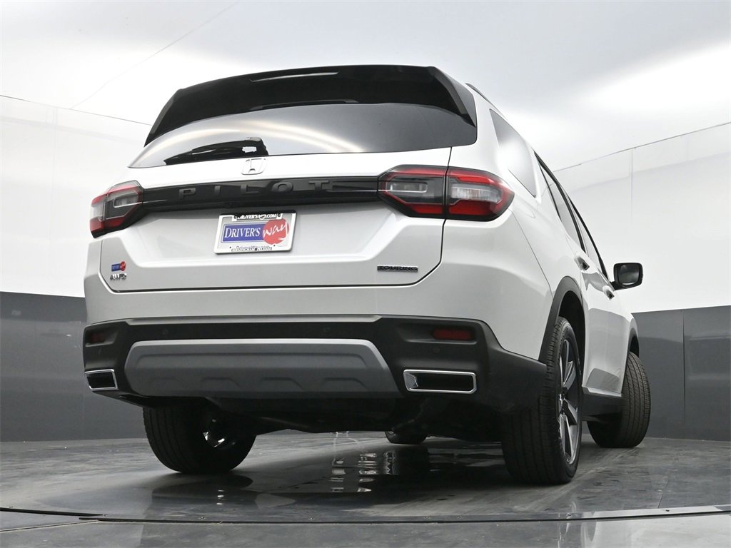 Used 2025 Honda Pilot Touring image 32
