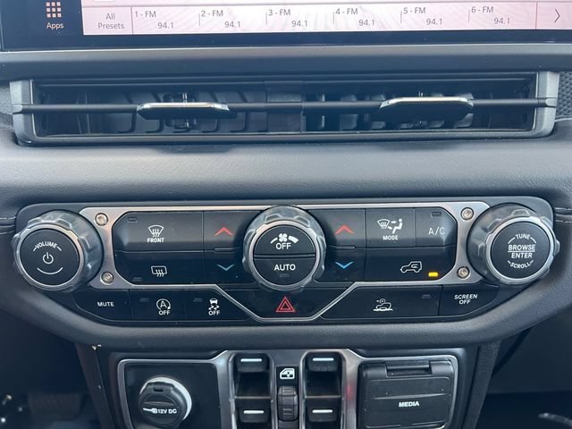 Used 2025 Jeep Wrangler Unlimited Rubicon AWD/4WD image 4