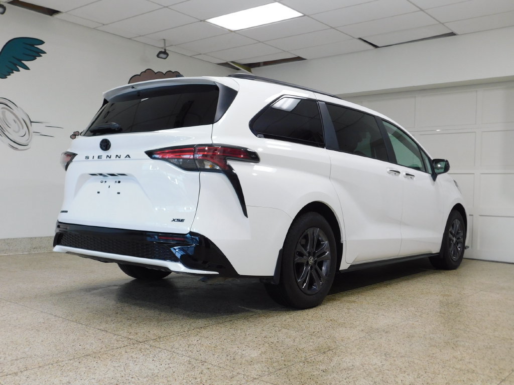 Used 2026 Toyota Sienna XSE AWD/4WD image 4
