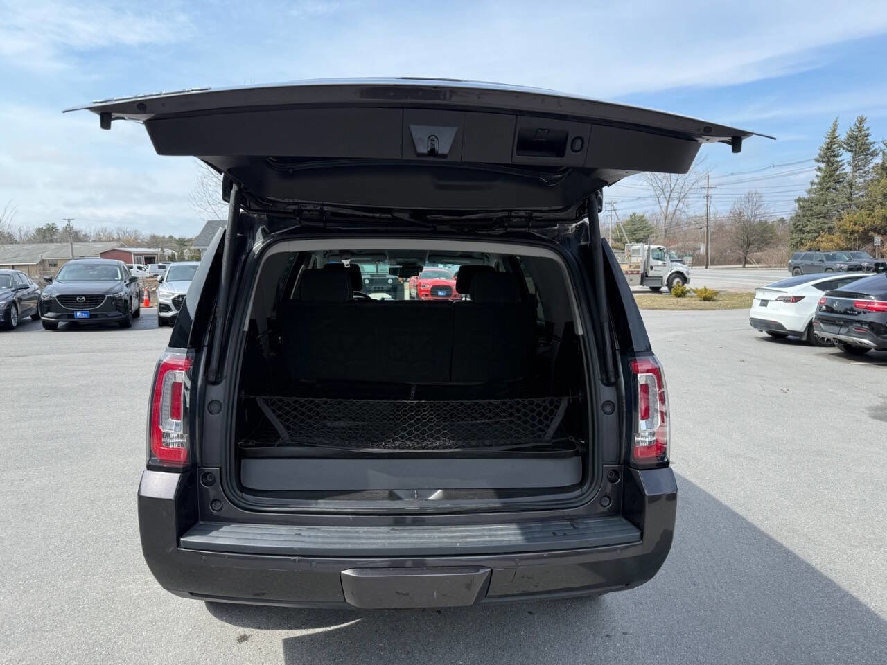 Used 2017 GMC Yukon SLE w/ SLE Value Package AWD/4WD image 12