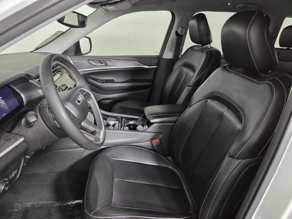 Used 2023 Jeep Grand Cherokee Limited w/ Black Appearance Package AWD/4WD image 8