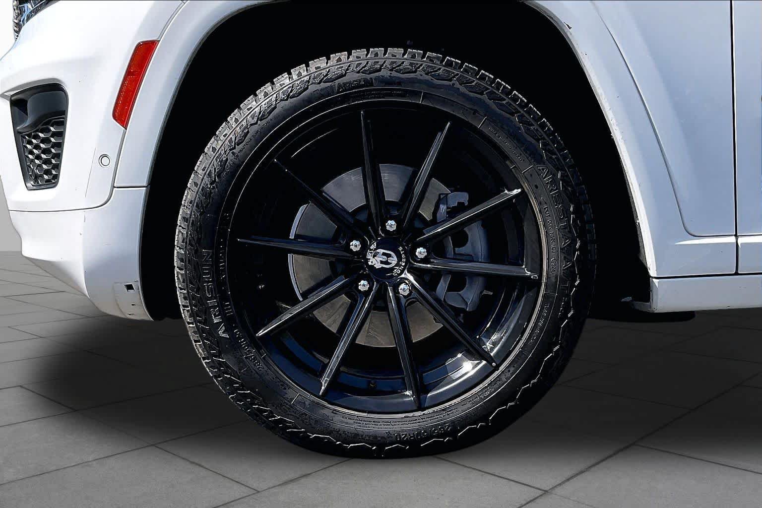 Used 2022 Jeep Grand Cherokee L Overland w/ Luxury Tech Group IV AWD/4WD image 10