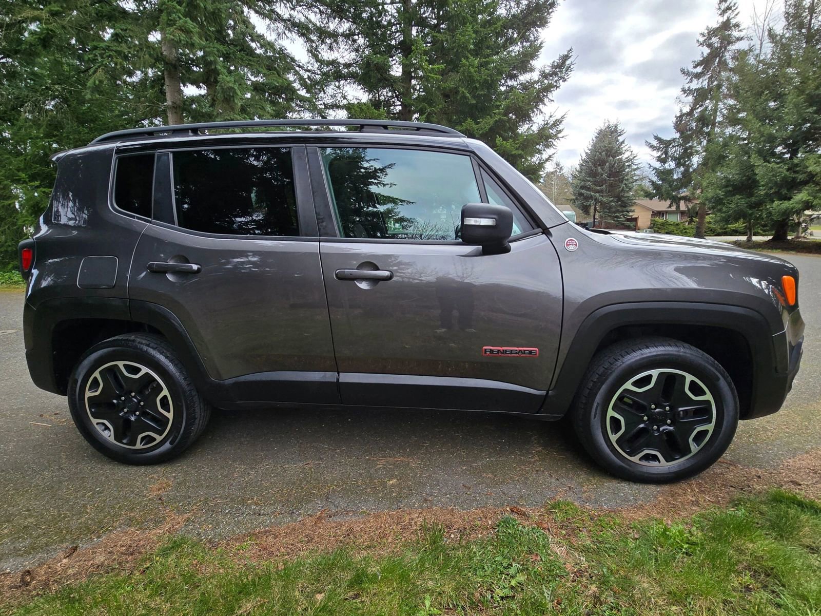 Used 2016 Jeep Renegade Trailhawk AWD/4WD image 7