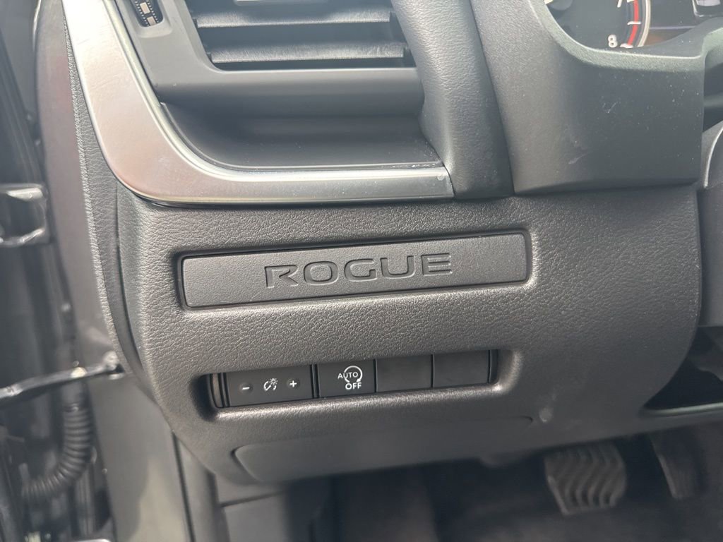 Used 2023 Nissan Rogue S image 20